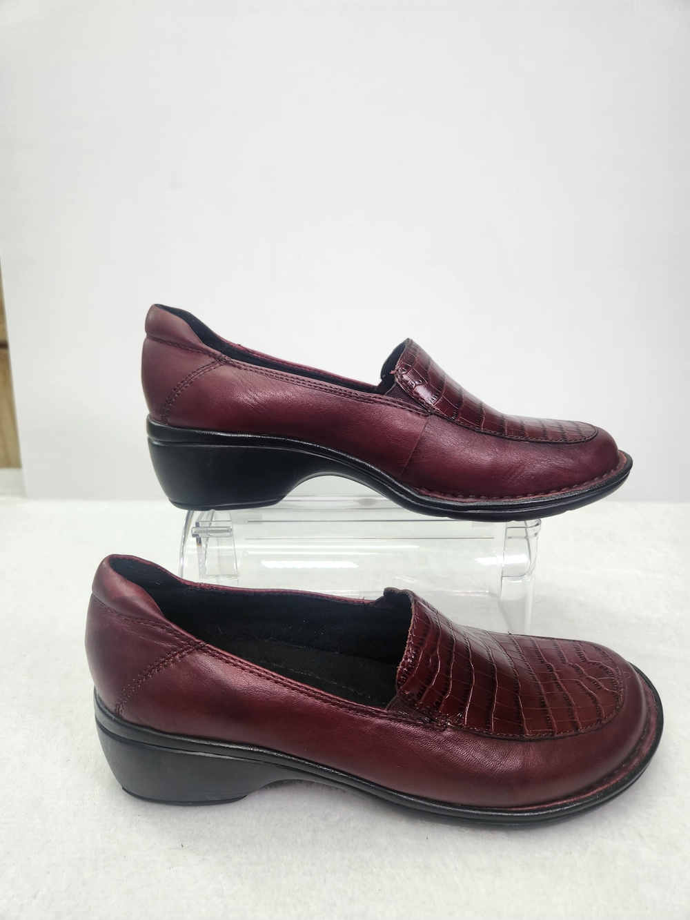 Clarks Wine Burgundy Croc-Detail Leather Loafers